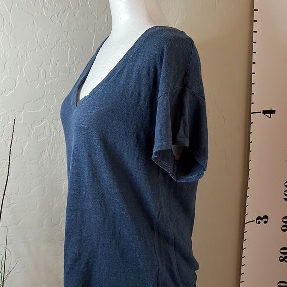 Red Haute Blue top with deep V and back of neck, plus twisted bottom detailing. - Picture 3 of 11